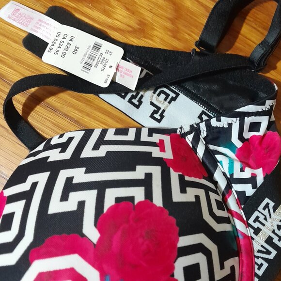 SOLD🔴🔴🔴🔴🔴🔴PINK by Victoria Secret Underwire Push Up Bra 34D Bl/Wh Red - Picture 1 of 3